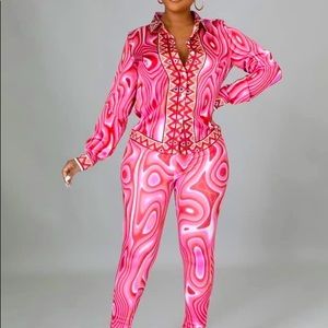Two piece set 
Non-stretch top 
Collar 
Long sleeves 
High waisted leggings